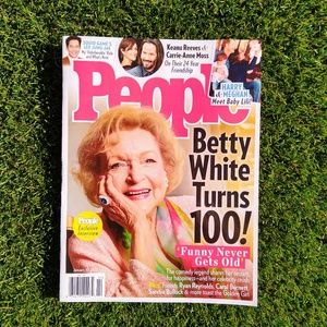 BETTY WHITE TURNS 100 PEOPLE Magazine January 2022 Brand New No label Newsstand
